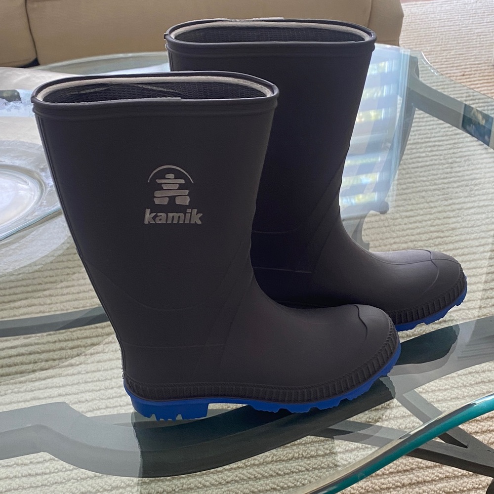 Boys size 2 brand new kamik rain boots